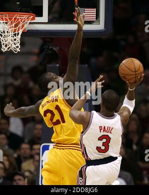 NO FILM, NO VIDEO, NO TV, NO DOCUMENTARY - Cleveland Cavaliers' J.J. Hickson (left) guards New Orleans Hornets' Chris Paul in the first quarter at Quicken Loans Arena in Cleveland, OH, USA on January 16, 2009. Photo by Mike Cardew/Akron Beacon Journal/MCT/Cameleon/ABACAPRESS.COM Stock Photo