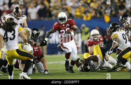 NO FILM, NO VIDEO, NO TV, NO DOCUMENTARY - Arizona Cardinals running back Edgerrin James carves his own niche through the Pittsburgh Steelers defense during the third quarter as the Pittsburgh Steelers beat the Arizona Cardinals 27-23 in Super Bowl XLIII at Raymond James Stadium in Tampa, FL, USA on February 1, 2009. Photo by Brian Blanco/Bradenton Herald/MCT/Cameleon/ABACAPRESS.COM Stock Photo