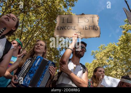 'It is still time'. Following the resignation of the French Minister of Ecology Nicolas Hulot, a call for a march for the climate gathered several thousand people in Toulouse, France, on September 8, 2018. The march was joined to the movement 'Rise for the climate ', organised in several cities around the world. Photo by Patrick BATARD / ABACAPRESS.com Stock Photo