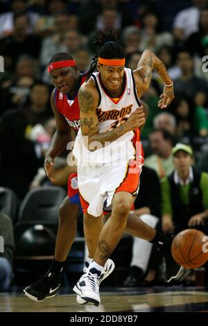 NO FILM, NO VIDEO, NO TV, NO DOCUMENTARY - The Golden State Warriors' Jermareo Davidson, right, outruns the Los Angeles Clippers' Zach Randolph during the second quarter at Oracle Arena in Oakland, CA, USA on March 17, 2009. The Warriors defeated the Clippers, 127-120. Photo by D. Ross Cameron/Oakland Tribune/MCT/Cameleon/ABACAPRESS.COM Stock Photo