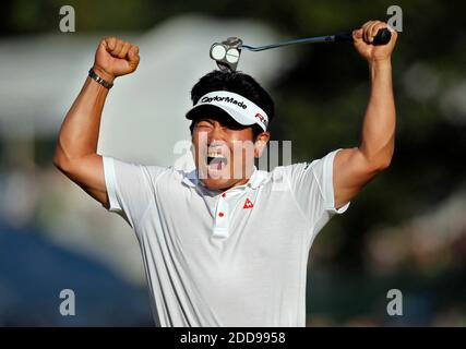 NO FILM, NO VIDEO, NO TV, NO DOCUMENTARY - Y.E. Yang celebrates his three-stroke victory over Tiger Woods in the PGA Championship at Hazeltine National Golf Club in Chaska, MN, USa on August 16, 2009. Photo by Anthony Souffle/Minneapolis Star Tribune/MCT/Cameleon/ABACAPRESS.COM Stock Photo