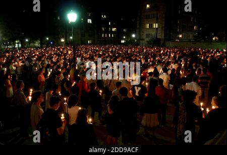 NO FILM, NO VIDEO, NO TV, NO DOCUMENTARY - Students gather at Yale's campus for a candlelight vigil for slain Yale graduate student Annie Le, September 14, 2009, in New Haven, Connecticut. Photo by John Woike/Hartford Courant/MCT/ABACAPRESS.COM Stock Photo