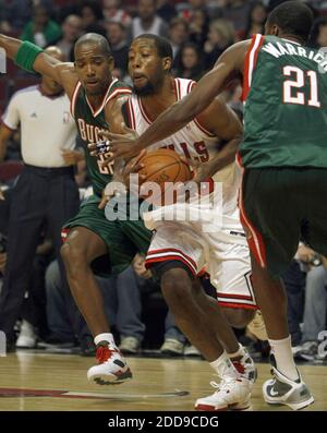 NO FILM, NO VIDEO, NO TV, NO DOCUMENTARY - Chicago Bulls' John Salmons drives between Milwaukee Bucks' Michael Redd (22) and Hakim Warrick (21) during an NBA preseason basketball game at the United Center in Chicago, IL, USA on October 13, 2009. Photo by Scott Strazzante/Chicago Tribune/MCT/Cameleon/ABACAPRESS.COM Stock Photo