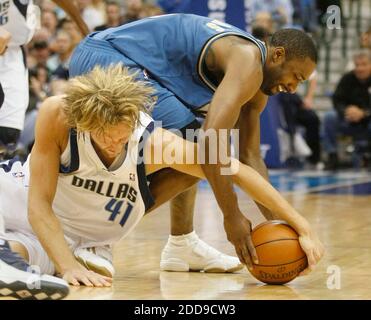NO FILM, NO VIDEO, NO TV, NO DOCUMENTARY - Dallas Mavericks center Dirk Nowitzki (left) and Washington Wizards guard Gilbert Arenas (top) fight for a loose ball in the first half of an NBA basketball game at the American Airlines Center in Dallas, TX, USA on October 27, 2009. Photo by Kelley Chinn/Fort Worth Star-Telegram/MCT/ABACAPRESS.COM Stock Photo
