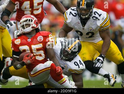 11 October 2009: Kansas City Chiefs running back Jamaal Charles (25) rushes  during the Cowboy's 26-20 victory over the Chiefs at Arrowhead Stadium.  (Credit Image: © Southcreek Global/ZUMApress.com Stock Photo - Alamy