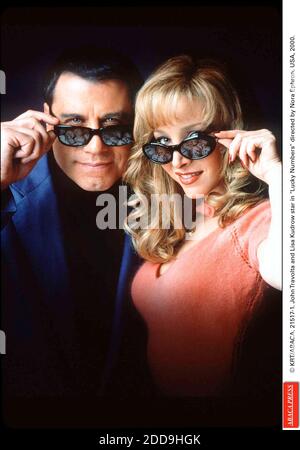 NO FILM, NO VIDEO, NO TV, NO DOCUMENTARY - © KRT/ABACA. 21517-1. John Travolta and Lisa Kudrow star in Lucky Numbers directed by Nora Ephron. USA, 2000. Stock Photo