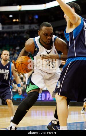 NO FILM, NO VIDEO, NO TV, NO DOCUMENTARY - Minnesota Timberwolves' Al Jefferson drvies against Dallas Mavericks' Eduardo Najera in the first quarter at the Target Center in Minneapolis, MN, USA on March 8, 2010. Photo by Renee Jones Schneider/Minneapolis Star Tribune/MCT/Cameleon/ABACAPRESS.COM Stock Photo