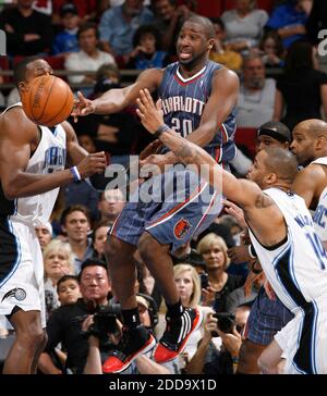 NO FILM, NO VIDEO, NO TV, NO DOCUMENTARY - Charlotte Bobcats guard Raymond Felton (20) passes between Orlando Magic center Dwight Howard (12) and guard Jameer Nelson (14) during the first half at Amway Arena in Orlando, FL, USA on March 14, 2010. Charlotte Bobcats won 96-89. Photo by Gary W. Green/Orlando Sentinel/MCT/Cameleon/ABACAPRESS.COM Stock Photo