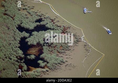 Oil reaches the marshlands on the NE pass of the Mississippi Delta