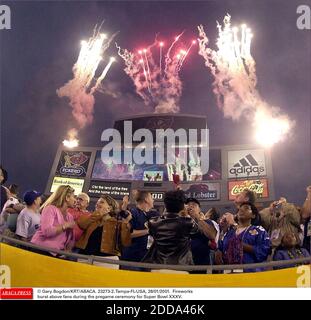 NO FILM, NO VIDEO, NO TV, NO DOCUMENTARY - © Phil Coale/KRT/ABACA. 23281-1.  Tampa-FL-USA, 28/01/2001. Baltimore Ravens quarterback Trent Dilfer,  center, hoists the Lombardi Trophy following the Ravens victory over the New