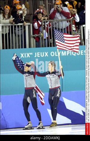 NO FILM, NO VIDEO, NO TV, NO DOCUMENTARY - © John Damon/KRT/ABACA. 32384-1.Salt Lake City-UT-USA, 12/02/02. Gold medal winner Casey FitzRandolph, left, Kip Carpenter, of USA, and bronze medal victor Kip Carpenter share a victory lap after winning the 500m Men's speed skating event. Stock Photo