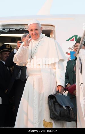 Pope Francis boards on the plane at the Fiumicimo airport in Rome, Italy, to go on a visit to Vilnius, Lithuania on September 22, 2018 as part of a longer trip in the Baltic States. Photo by ABACAPRESS.COM Stock Photo