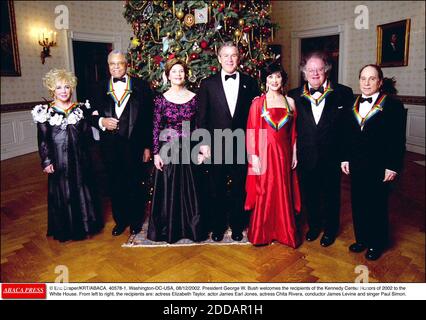 NO FILM, NO VIDEO, NO TV, NO DOCUMENTARY - © Eric Draper/KRT/ABACA. 40578-1. Washington-DC-USA, 08/12/2002. President George W. Bush welcomes the recipients of the Kennedy Center Honors of 2002 to the White House. From left to right, the recipients are: actress Elizabeth Taylor, actor James Earl J Stock Photo