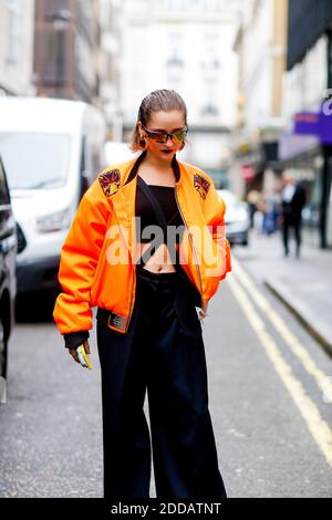 Victoria beckham shop street style 2019