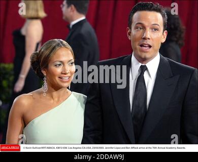 NO FILM, NO VIDEO, NO TV, NO DOCUMENTARY - © Kevin Sullivan/KRT/ABACA. 43812-039. Los Angeles-CA-USA, 23/03/2003. Jennifer Lopez and Ben Affleck arrive at the 75th Annual Academy Awards. Stock Photo
