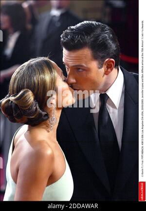 NO FILM, NO VIDEO, NO TV, NO DOCUMENTARY - © Kevin Sullivan/KRT/ABACA. 43812-038. Los Angeles-CA-USA, 23/03/2003. Jennifer Lopez and Ben Affleck arrive at the 75th Annual Academy Awards. Stock Photo