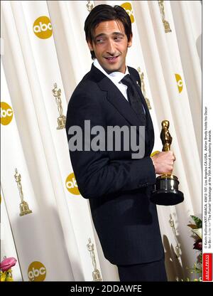 NO FILM, NO VIDEO, NO TV, NO DOCUMENTARY - © Kevin Sullivan/KRT/ABACA. 43812-107. Los Angeles-CA-USA. 23/03/03. Adrien Brody holds his Oscar for Best Actor for The Pianist backstage at the 75th Annual Academy Awards. Stock Photo