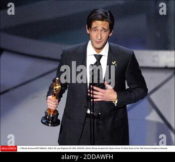 NO FILM, NO VIDEO, NO TV, NO DOCUMENTARY - © Mindy Schauer/KRT/ABACA. 43812-78. Los Angeles-CA-USA. 23/03/03. Adrien Brody accepts the Oscar winner for Best Actor at the 75th Annual Academy Awards. Stock Photo