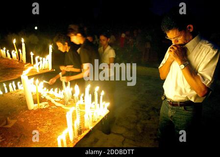 NO FILM, NO VIDEO, NO TV, NO DOCUMENTARY - In Colombo, Sri Lanka, candles are lighted at Vihara Maha Devi Park in memorial for the tsunami victims, Friday, December 31, 2004. New Year's Eve celebration are cancelled as the death toll is expected to surpass 29,000. Sunday's 9.0 magnitude quake struck just off the coast of Sumatra, near the Indian archipelago, sending walls of water racing across the Indian Ocean and wiping out coasts in 11 nations. After Indonesia, Sri Lanka was the next hardest hit, with about 28,500 deaths. A total of more than 300 were killed in Malaysia, Myanmar, Bangladesh Stock Photo