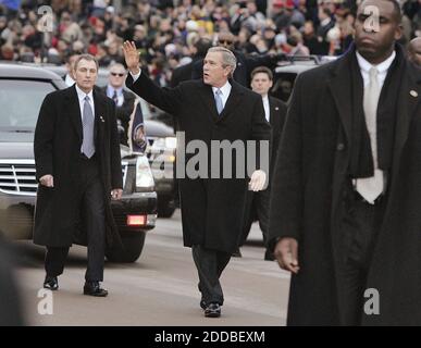 NO FILM, NO VIDEO, NO TV, NO DOCUMENTARY - President Bush and First Lady Laura Bush walk the last blocks of the Inaugural parade in Washington, DC, USA, on January 20, 2005. Photo by Chuck Kennedy/US News Story Slugged/KRT/ABACA. Stock Photo