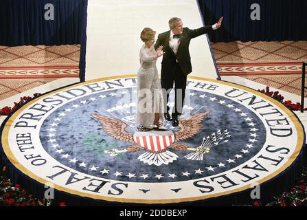 NO FILM, NO VIDEO, NO TV, NO DOCUMENTARY - President George W. Bush and first lady Laura Bush attend the Commander in Chief's Ball in Washington, DC, USA, on January 20, 2005. Photo by Chuck Kennedy/US News Story Slugged/KRT/ABACA. Stock Photo