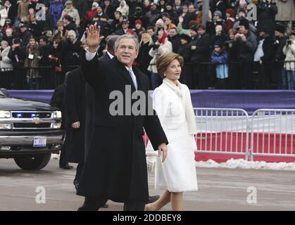 NO FILM, NO VIDEO, NO TV, NO DOCUMENTARY - President Bush and First Lady Laura Bush walk the last blocks of the Inaugural parade in Washington, DC, USA, on January 20, 2005. Photo by Chuck Kennedy/US News Story Slugged/KRT/ABACA. Stock Photo