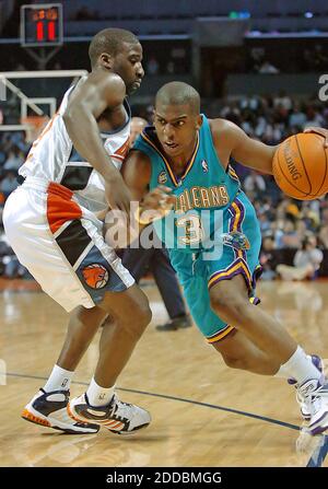 NO FILM, NO VIDEO, NO TV, NO DOCUMENTARY - New Orleans/Oklahoma City Hornet guard Chris Paul (3) drives on Charlotte Bobcats guard Raymond Felton during game action. The Hornets defeated the Bobcats, 107-92, at the Coliseum in Charlotte, NC, USA on January 16, 2006. Photo by Christopher A. Record/Charlotte Observer/KRT/Cameleon/ABACAPRESS.COM. Stock Photo