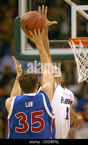 NO FILM, NO VIDEO, NO TV, NO DOCUMENTARY - Florida's Joakim Noah celebrates with fans as he heads into the tunnel following their 76-50 victory over South Alabama, Thursday, March 16, 2006, in the first round of the NCAA tournament at the Veterans Memorial Arena in Jacksonville, Florida. Photo by Gary W. Green/Orlando Sentinel/KRT/ABACAPRESS.COM Stock Photo