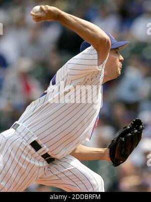 NO FILM, NO VIDEO, NO TV, NO DOCUMENTARY - Chicago Cubs' Greg Maddux pitches in the first inning. The Cubs defeated the Reds 4-1 at Wrigley Field in Chicago, IL, USA on April 12, 2006. Photo by Phil Velasquez/Chicago Tribune/KRT/Cameleon/ABACAPRESS.COM Stock Photo