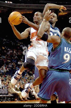 NO FILM, NO VIDEO, NO TV, NO DOCUMENTARY - Charlotte Bobcats' Brevin Knight (22) drives past Minnesota Timberwolves' Kevin Garnett, back, and Justin Reed (9) on his way to a team-high 24 points. The Bobcats defeated the Timberwolves 97-92 at the Bobcats Arena in Charlotte in Charlotte, NC, USA on April 4, 2006. Photo by Christopher A. Record/Charlotte Observer/KRT/Cameleon/ABACAPRESS.COM Stock Photo