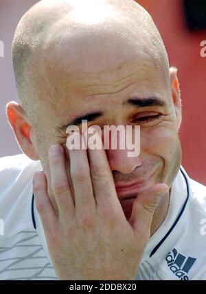 NO FILM, NO VIDEO, NO TV, NO DOCUMENTARY - USA's Andre Agassi is overcome with tears after being defeated by Germany's Benjamin Becker in his last career match at the U.S. Open Tennis Championships held at the Arthur Ashe stadium in Flushing Meadows, New York City, NY, USA, on Septembre 3, 2006. Photo by J. Conrad Williams Jr./Newsday/MCT/Cameleon/ABACAPRESS.COM Stock Photo