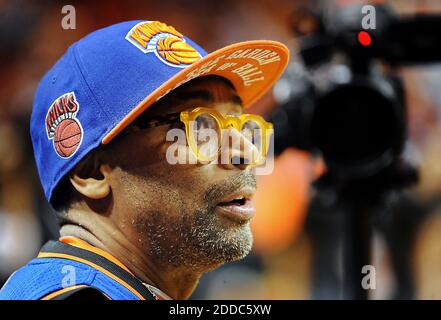 NO FILM, NO VIDEO, NO TV, NO DOCUMENTARY - Spike Lee watches pre-game warmups as the Miami Heat plays host to the New York Knicks at American Airlines Arena in Miami, FL, USA on February 23, 2012. Miami won 102-88. Photo by Robert Duyos/Sun Sentinel/MCT/ABACAPRESS.COM Stock Photo