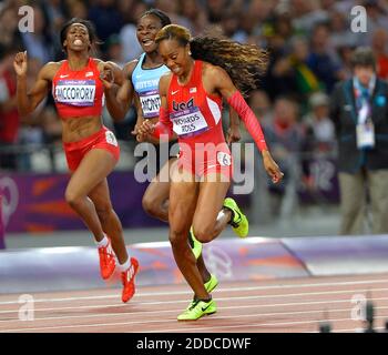 NO FILM, NO VIDEO, NO TV, NO DOCUMENTARY - Sanya Richards-Ross of the USA, right, wins the women's 400m race at Olympic Stadium during the 2012 Summer Olympic Games in London, UK, Sunday, August 5, 2012. DeeDee Trotter of the USA, left, took the bronze medal, and Christine Ohuruogu of Great Britain, center, took the silver medal. (David Eulitt/Kansas City Star/MCT) Stock Photo