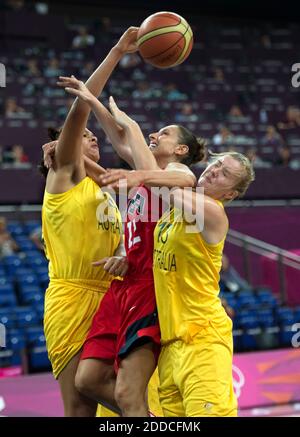 Elizabeth sales cambage dunk