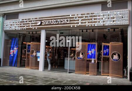 London, UK. 19th Nov, 2020. Swarovski store on Oxford Street. Credit: Keith Mayhew/SOPA Images/ZUMA Wire/Alamy Live News Stock Photo