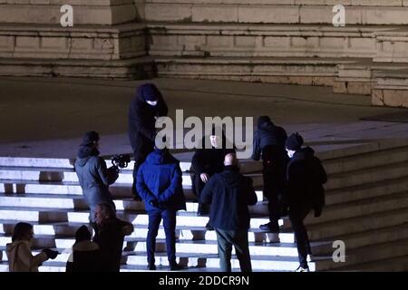 Bologna, Italia. 24th Nov, 2020. Vasco Rossi gira nuovo videoclip in piazza maggiore - foto Michele Nucci durante VASCO ROSSI GIRA NUOVO VIDEOCLIP IN NOTTURNA IN PIAZZA MAGGIORE, News in Bologna, Italia, 24 novembre 2020 Credit: Independent Photo Agency/Alamy Live News Stock Photo