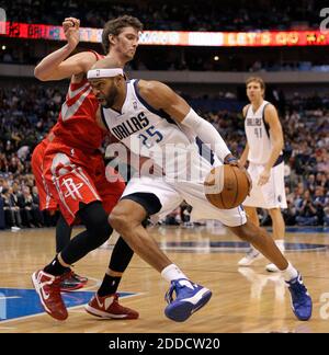 NO FILM, NO VIDEO, NO TV, NO DOCUMENTARY - Dallas Mavericks shooting guard Vince Carter (25) drives to the bucket against Houston Rockets small forward Chandler Parsons (25) during the first half at the American Airlines Center in Dallas, TX, USA on January 16, 2013. Photo by Paul Moseley/Fort Worth Star-Telegram/MCT/ABACAPRESS.COM Stock Photo