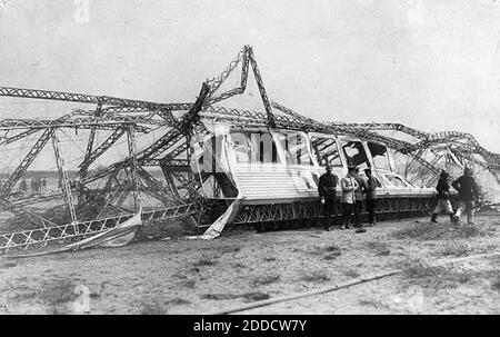 WRECK OF GERMAN NAVAL ZEPPELIN L.2, 17 October 1913, at Johannisthal, south east Berlin. It caught fire and crashed  while undergoing acceptance trials.  All the crew died. Stock Photo