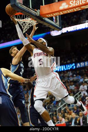 Memphis Grizzlies center Marc Gasol (33) shoots over Chicago Bulls' Taj ...