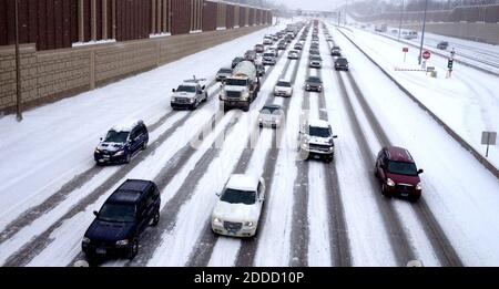 NO FILM, NO VIDEO, NO TV, NO DOCUMENTARY - Traffic makes its way northbound on 35W into downtown early Tuesday, March 5, 2013, in southwest Minneapolis, Minnesota, USA. Photo by Minneapolis Star Tribune/MCT/ABACAPRESS.COM Stock Photo