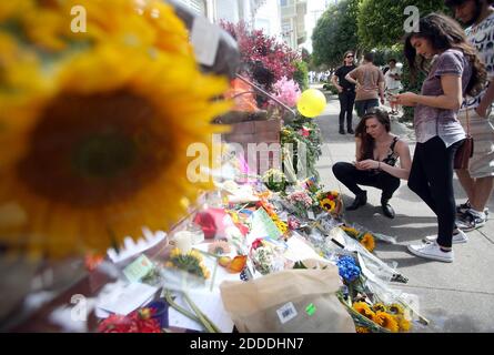 NO FILM, NO VIDEO, NO TV, NO DOCUMENTARY - Fans of actor and comedian Robin Williams visit a memorial in front of a home on Steiner Street in the Pacific Heights neighborhood of San Francisco, on Tuesday, August 12, 2014. Scenes from the film Mrs. Doubtfire, which starred Williams, were filmed at the home. The actor and comedian was found dead in his Tiburon home on August 11. The Marin County Sheriff's Office ruled the death to be a suicide by asphyxia. Photo by Jane Tyska/Bay Area News Group/MCT/ABACAPRESS.COM Stock Photo