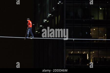 NO FILM, NO VIDEO, NO TV, NO DOCUMENTARY - Nik Wallenda walks a tightrope across the Chicago River from Marina City to the Leo Burnett Building in Chicago, IL, USA, on Sunday, November 2, 2014. Photo by Brian Cassella/Chicago Tribune/MCT/ABACAPRESS.COM Stock Photo