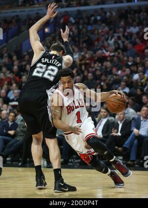 NO FILM, NO VIDEO, NO TV, NO DOCUMENTARY - Chicago Bulls guard Derrick Rose (1) drives to the basket past the defense of San Antonio Spurs center Tiago Splitter (22) in the second quarter at the United Center in Chicago, IL, USA on January 22, 2015. The Bulls won 104-81. Photo by John J. Kim/Chicago Tribune/TNS/ABACAPRESS.COM Stock Photo