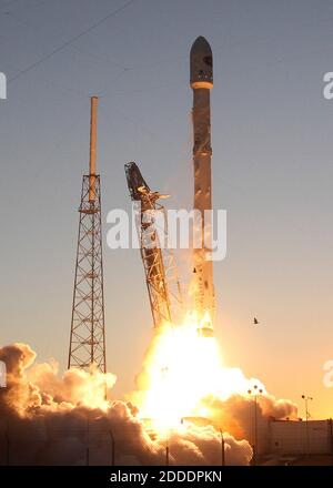 NO FILM, NO VIDEO, NO TV, NO DOCUMENTARY - A SpaceX Falcon9 rocket blasts off the launch pad in Cape Canaveral, FL, USA, on Wednesday, February 11, 2015, carrying the NOAA's Deep Space Climate Observatory spacecraft that will orbit between Earth and the sun, providing advanced warning of extreme emissions from the sun which can effect power grids and satellites close to earth. Photo by Red Huber/Orlando Sentinel/TNS/ABACAPRESS.COM Stock Photo