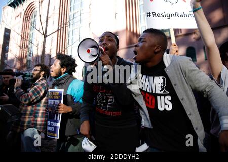 NO FILM, NO VIDEO, NO TV, NO DOCUMENTARY - Protesters yell '16 shots and a cover up' as they stop traffic at the intersection of Congress Parkway and State Street in Chicago's Loop on Wednesday, December 9, 2015 in Chicago, IL, USA. Photo by Jose M. Osorio/Chicago Tribune/TNS/ABACAPRESS.COM Stock Photo