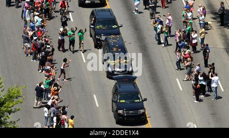 NO FILM, NO VIDEO, NO TV, NO DOCUMENTARY - The funeral procession for Muhammad Ali makes its way along Broadway to his burial in Cave Hill Cemetery, in downtown Louisville, Ky., on Friday, June 10, 2016. Ali, a three-time world heavyweight champion, died June 3, 2016, at 74.Photo by Pablo Alcala/Lexington Herald-Leader/TNS/ABACAPRESS.COM Stock Photo