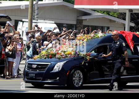 NO FILM, NO VIDEO, NO TV, NO DOCUMENTARY - Fans react to the hearse as the funeral procession for Muhammad Ali makes its way into Cave Hill Cemetery, in Louisville, Ky., on Friday, June 10, 2016. Ali, a three-time world heavyweight champion, died June 3, 2016, at 74. Photo by Pablo Alcala/Lexington Herald-Leader/TNS/ABACAPRESS.COM Stock Photo