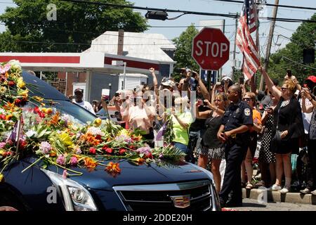 NO FILM, NO VIDEO, NO TV, NO DOCUMENTARY - The crowd cheers as the Muhammad Ali funeral procession approaches Cave Hill Cemetery in Louisville, Ky., on Friday, June 10, 2016. Ali, a three-time world heavyweight champion, died June 3, 2016, at 74. Photo by Pablo Alcala/Lexington Herald-Leader/TNS/ABACAPRESS.COM Stock Photo