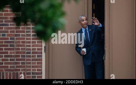 NO FILM, NO VIDEO, NO TV, NO DOCUMENTARY - Former president Barack Obama greets students gathered outside the Foellinger Auditorium at the University of Illinois at Urbana-Champaign after his speech in Urbana, IL, USA, on Friday, September 7, 2018. Photo by Zbigniew Bzdak/Chicago Tribune/TNS/ABACAPRESS.COM Stock Photo