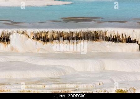 Overhanging terrace, Canary Spring, Main Terrace, Mammoth Hot Springs, Yellowstone National Park, Wyoming, USA. Stock Photo